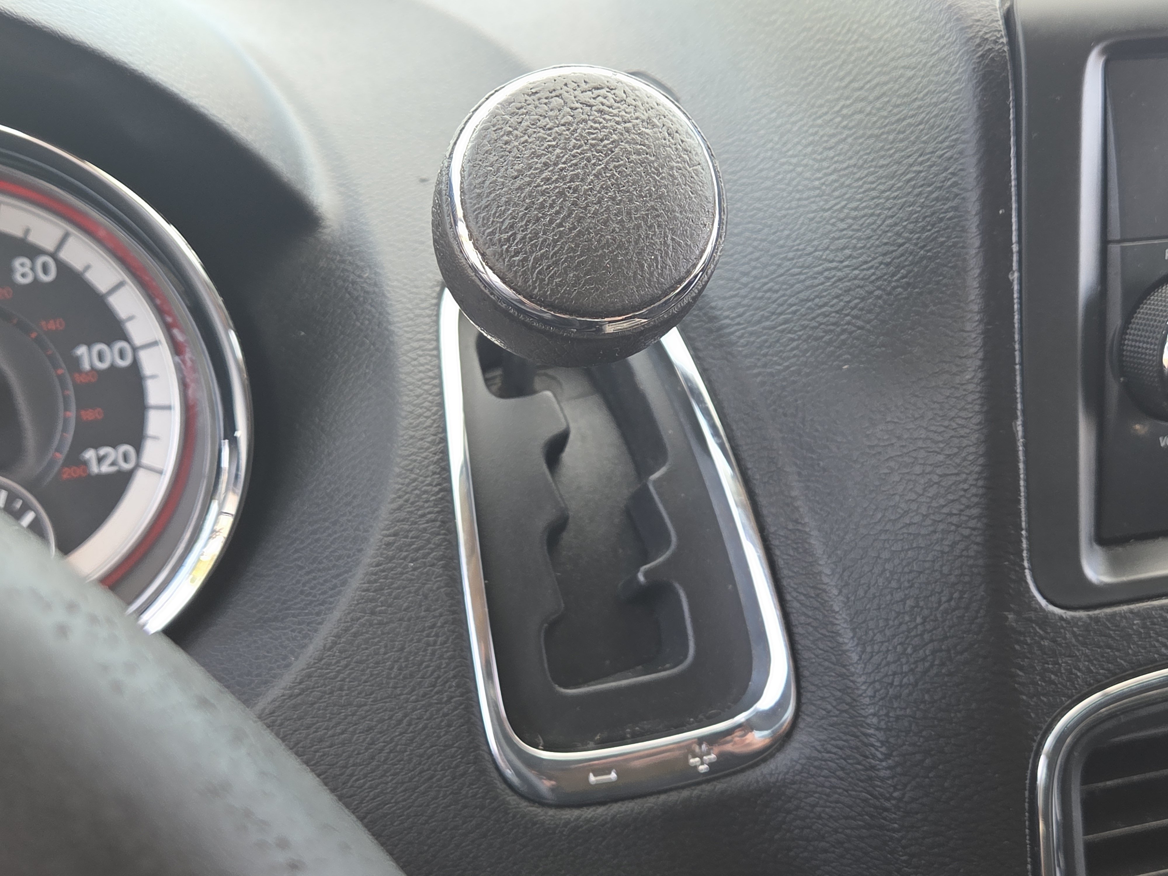 Used 2016 Dodge Grand Caravan SXT FWD image 19