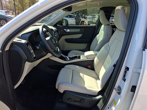 Used 2024 Volvo XC40 B5 Plus w/ Climate Package image 14