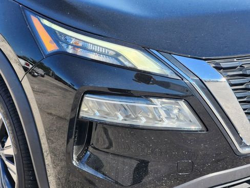 Used 2023 Nissan Rogue SV image 9