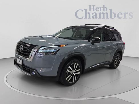 Used 2025 Nissan Pathfinder Platinum w/ Cargo Package AWD/4WD image 9