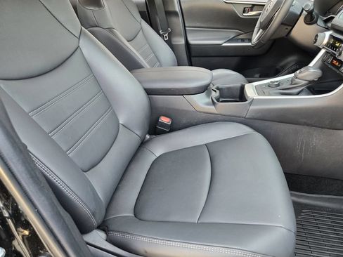 Certified 2022 Toyota RAV4 XLE Premium AWD/4WD image 11