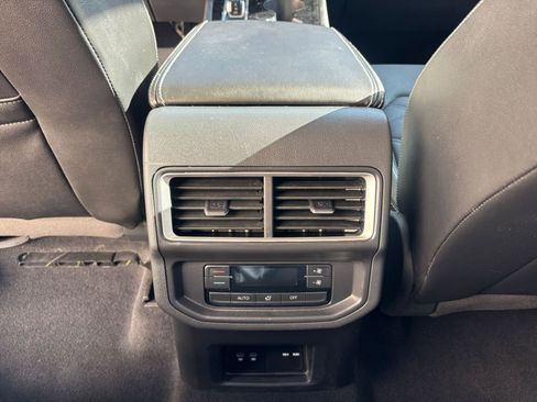 Used 2025 Volkswagen Atlas SE image 42