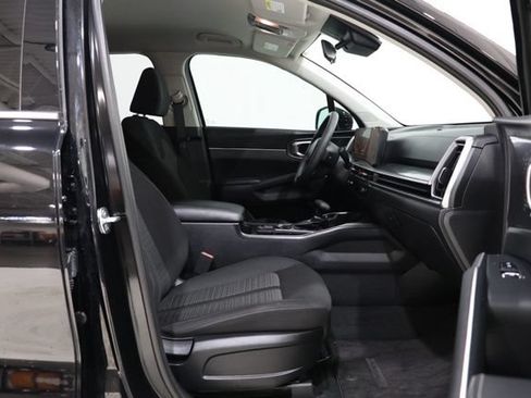 Used 2025 Kia Sorento LX FWD image 35