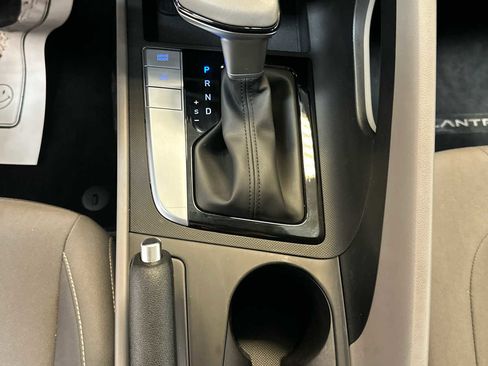 Certified 2025 Hyundai Elantra Sport image 29