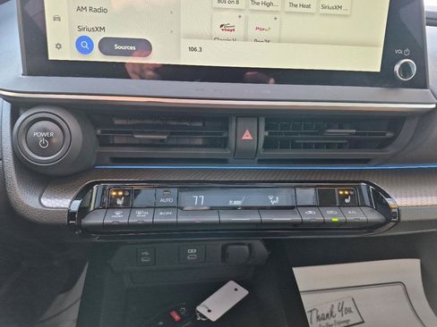 Used 2024 Toyota Prius XLE FWD image 18