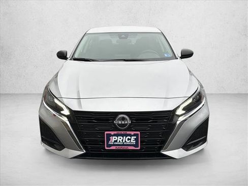 Used 2024 Nissan Altima 2.5 SV image 2