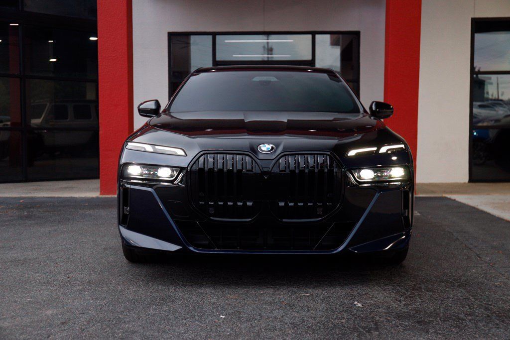 Used 2023 BMW 760i xDrive AWD/4WD image 2