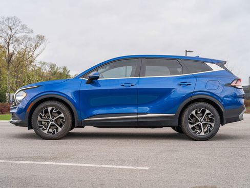 Used 2023 Kia Sportage EX image 4