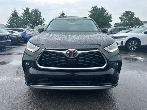 Used 2021 Toyota Highlander Platinum AWD/4WD image 2