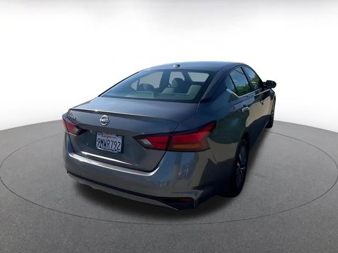 Used 2025 Nissan Altima 2.5 SV image 15