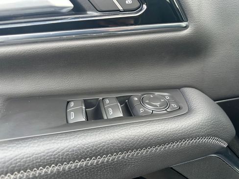 Used 2025 GMC Yukon XL Denali AWD/4WD image 18