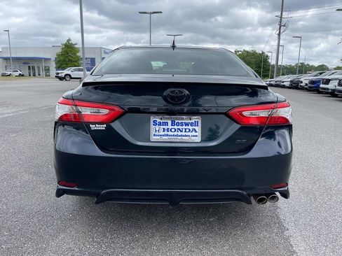 Used 2020 Toyota Camry SE FWD image 5