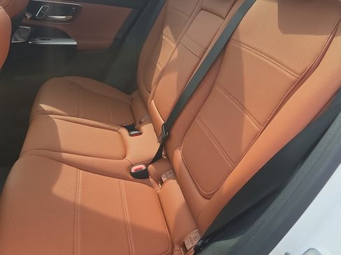 Used 2025 Mercedes-Benz GLC 300 4MATIC image 27