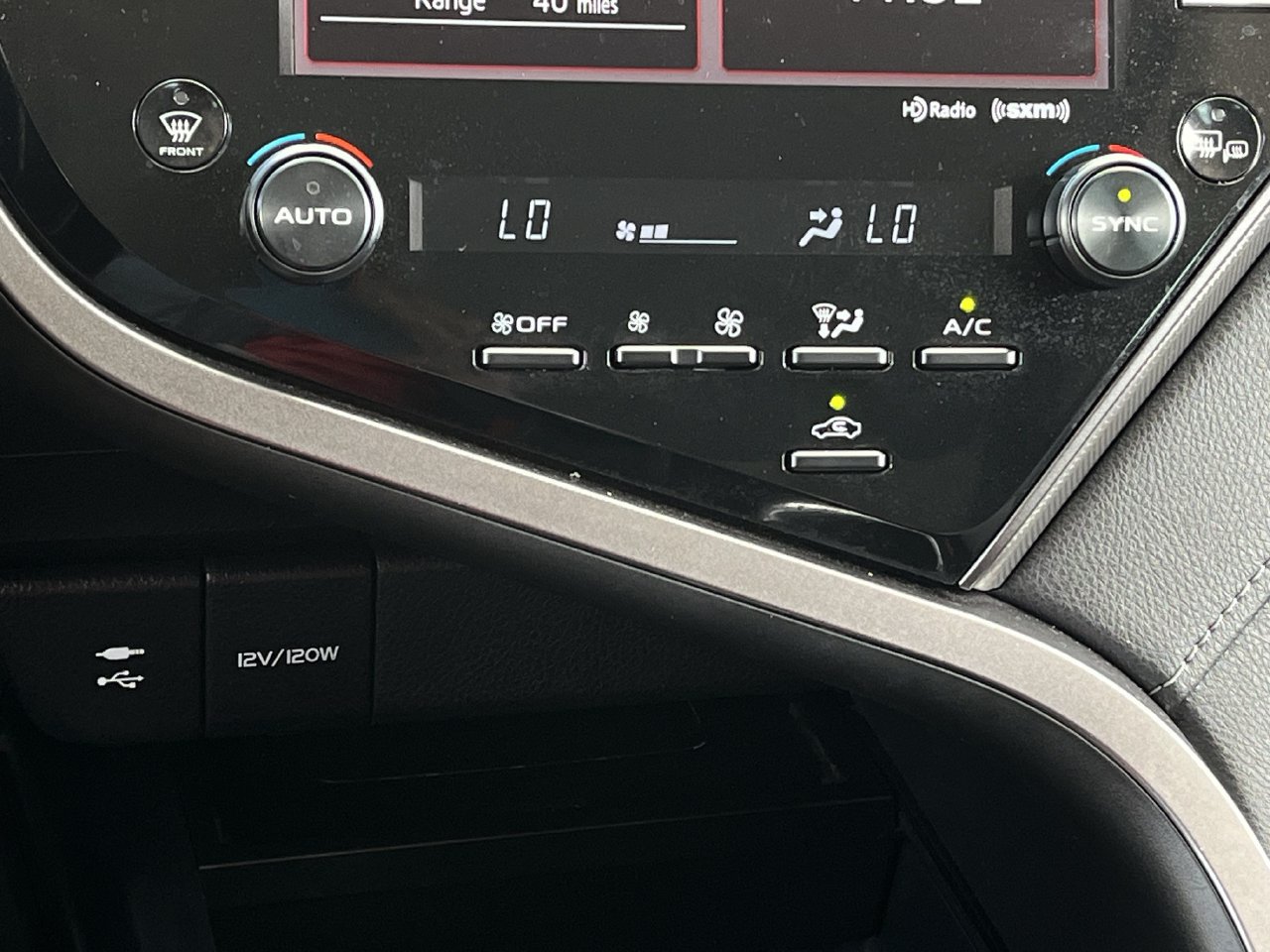 Used 2019 Toyota Camry XSE FWD image 18