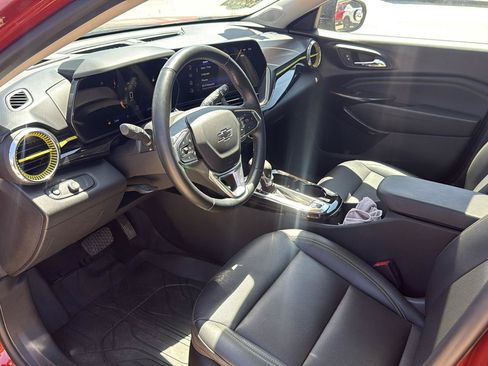 Used 2024 Chevrolet Trax ACTIV w/ Sunroof Package FWD image 22