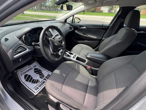 Used 2017 Chevrolet Cruze LS FWD image 17