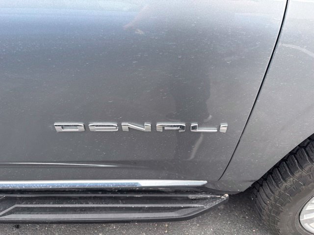 Used 2023 GMC Yukon XL Denali w/ Advanced Technology Package AWD/4WD image 11