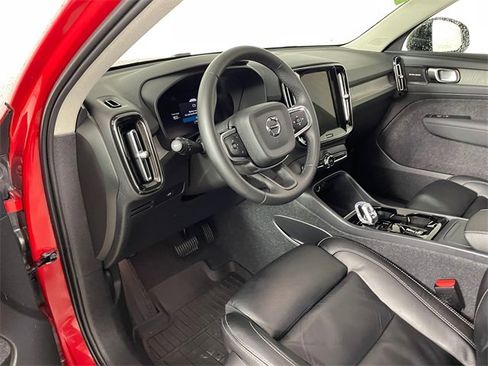 Used 2024 Volvo XC40 B5 Plus w/ Protection Package Premier image 3