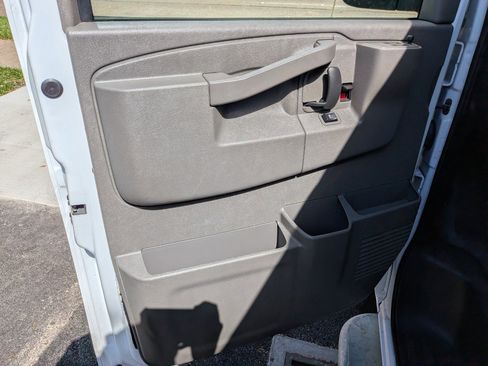 Used 2024 GMC Savana 2500 w/ Driver Convenience Package image 12