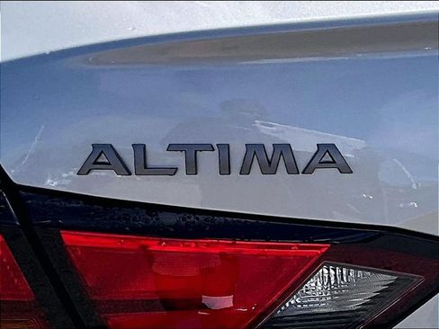 Used 2024 Nissan Altima 2.5 SR AWD/4WD image 27
