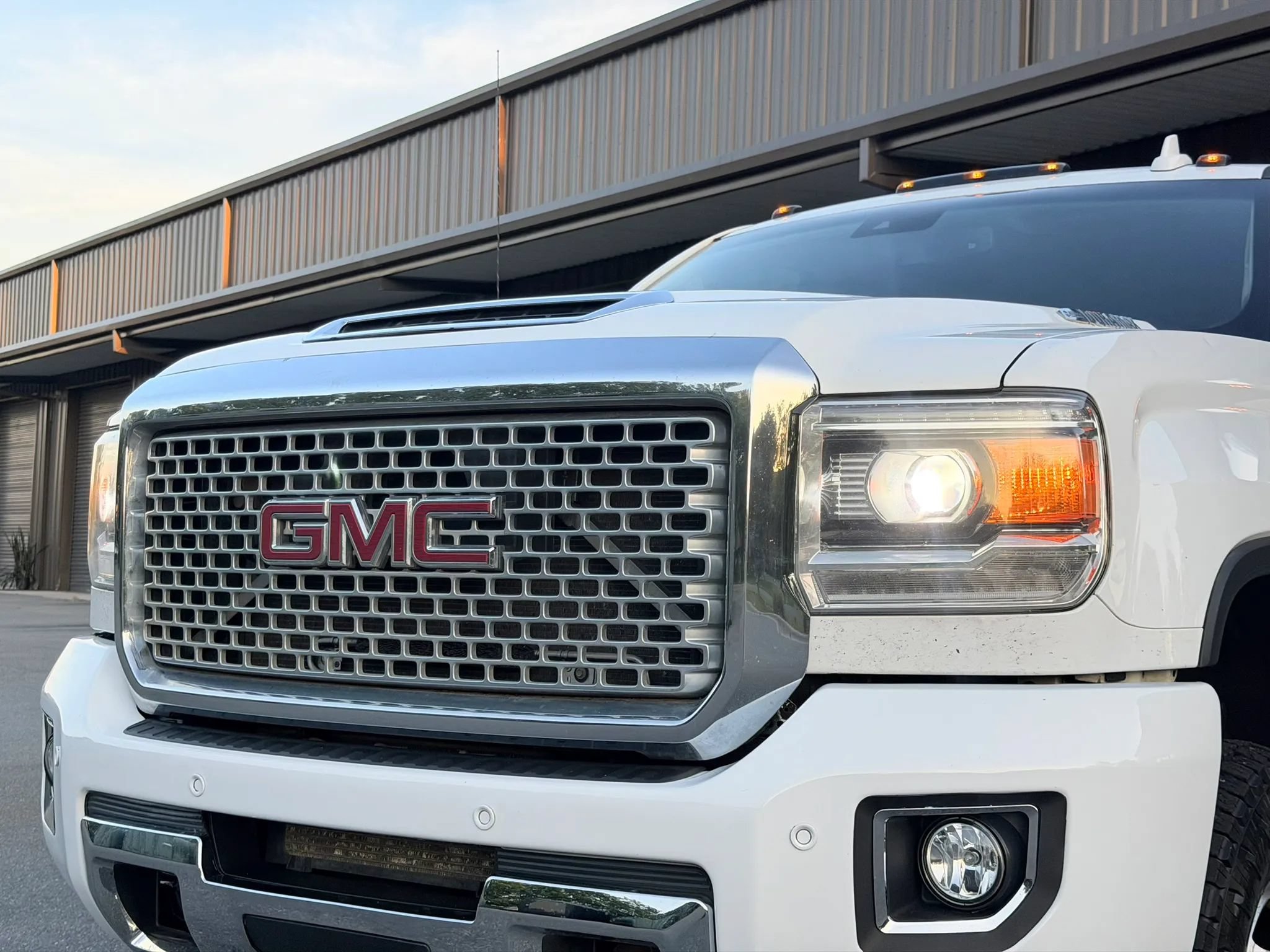 Used 2017 GMC Sierra 3500 Denali w/ Duramax Plus Package AWD/4WD image 11