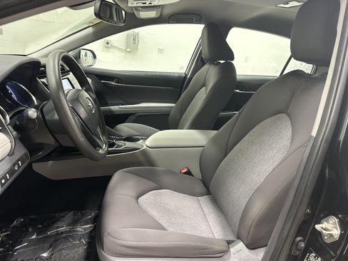 Used 2019 Toyota Camry LE image 27