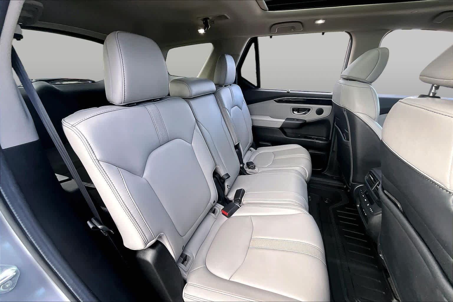 Used 2024 Honda Pilot Touring image 21