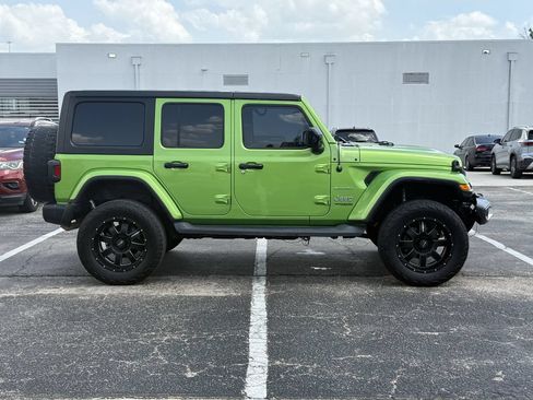 Used 2019 Jeep Wrangler Unlimited Sahara AWD/4WD image 4
