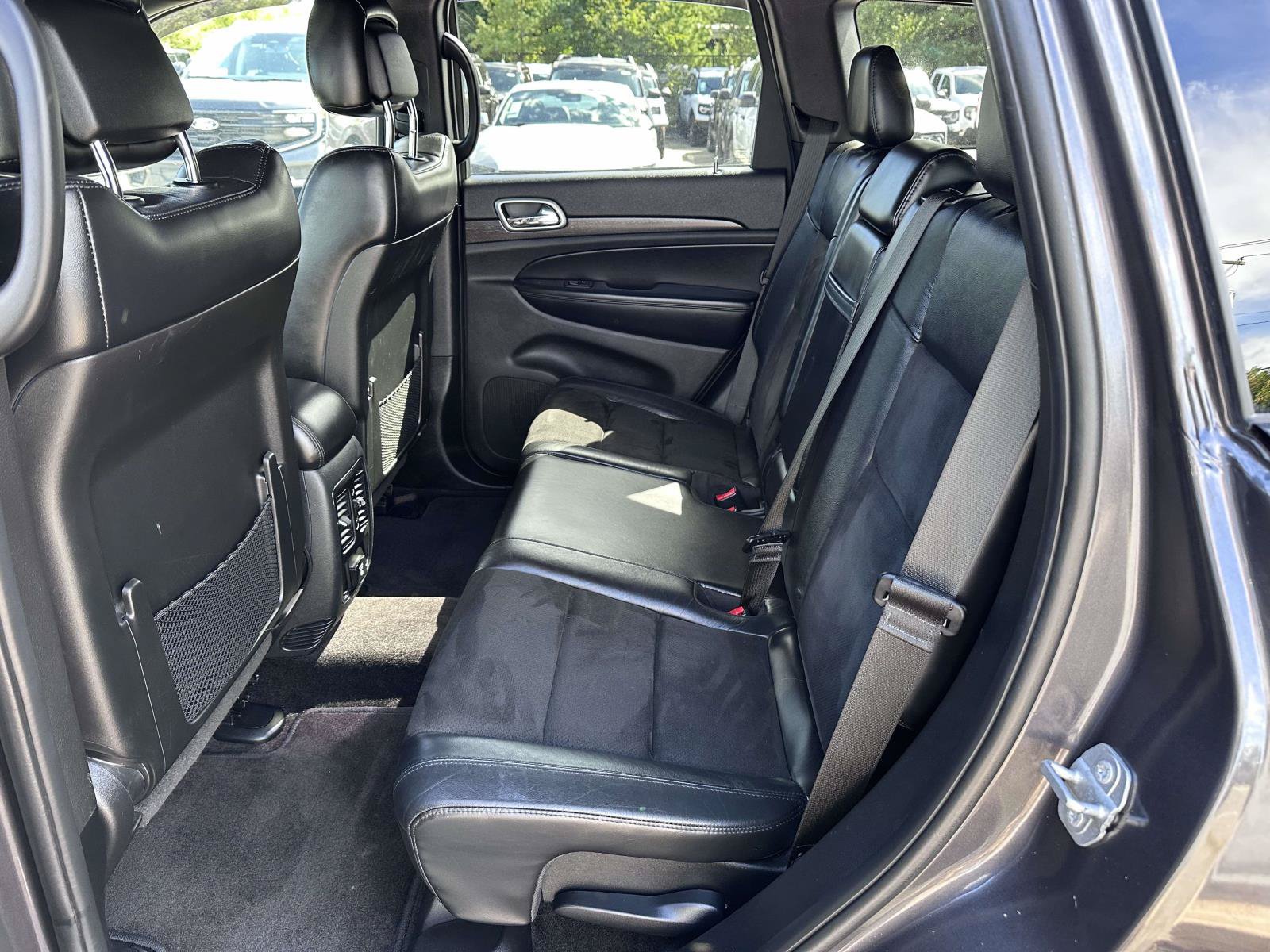 Used 2018 Jeep Grand Cherokee Altitude AWD/4WD image 13