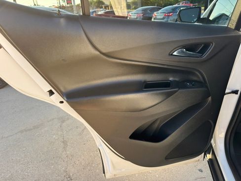 Used 2021 Chevrolet Equinox LT image 14