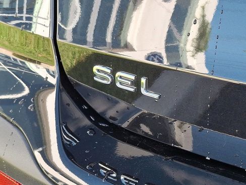 Certified 2025 Volkswagen Taos SEL image 29