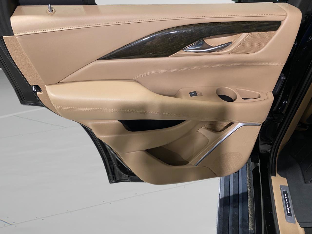Used 2018 Cadillac Escalade Platinum AWD/4WD image 8