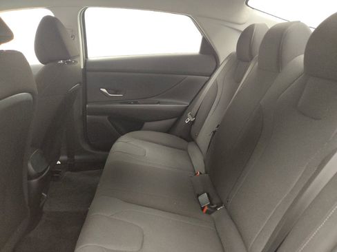 Used 2025 Hyundai Elantra SE FWD image 18