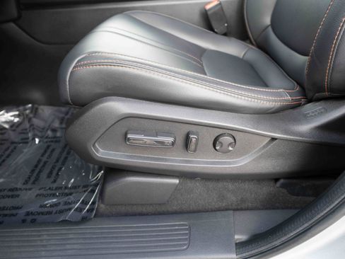 Used 2025 Honda Pilot TrailSport image 12
