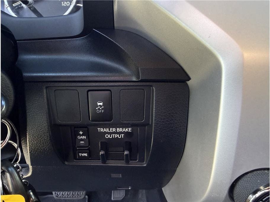 Used 2017 Toyota Tundra SR5 AWD/4WD image 25