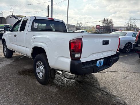 Used 2020 Toyota Tacoma SR image 9