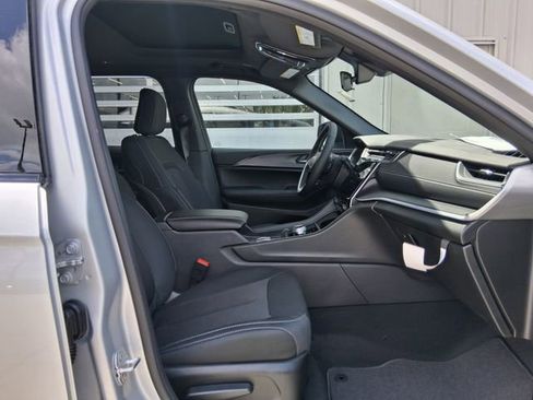 New 2026 Jeep Grand Cherokee L 2WD image 25