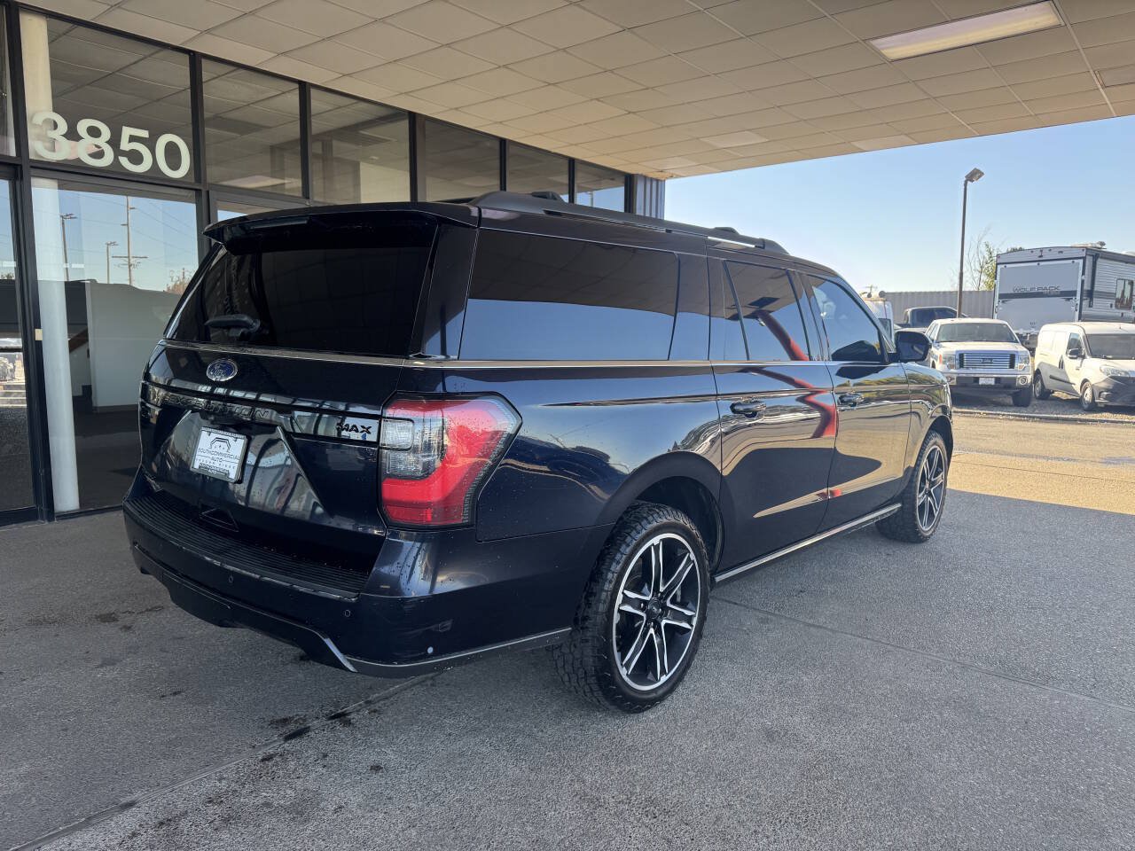 Used 2021 Ford Expedition Max Limited AWD/4WD image 3