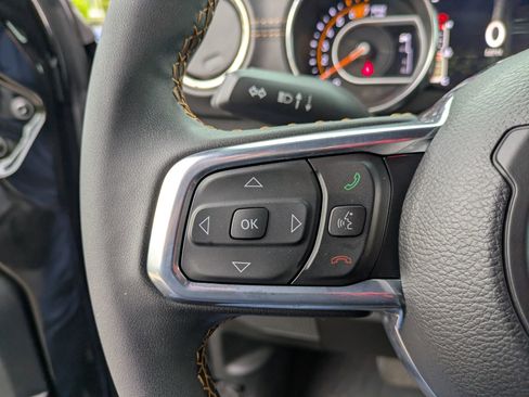 Used 2023 Jeep Wrangler Unlimited Sahara AWD/4WD image 18