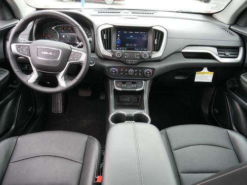 Used 2024 GMC Terrain SLT w/ Infotainment Package II image 10
