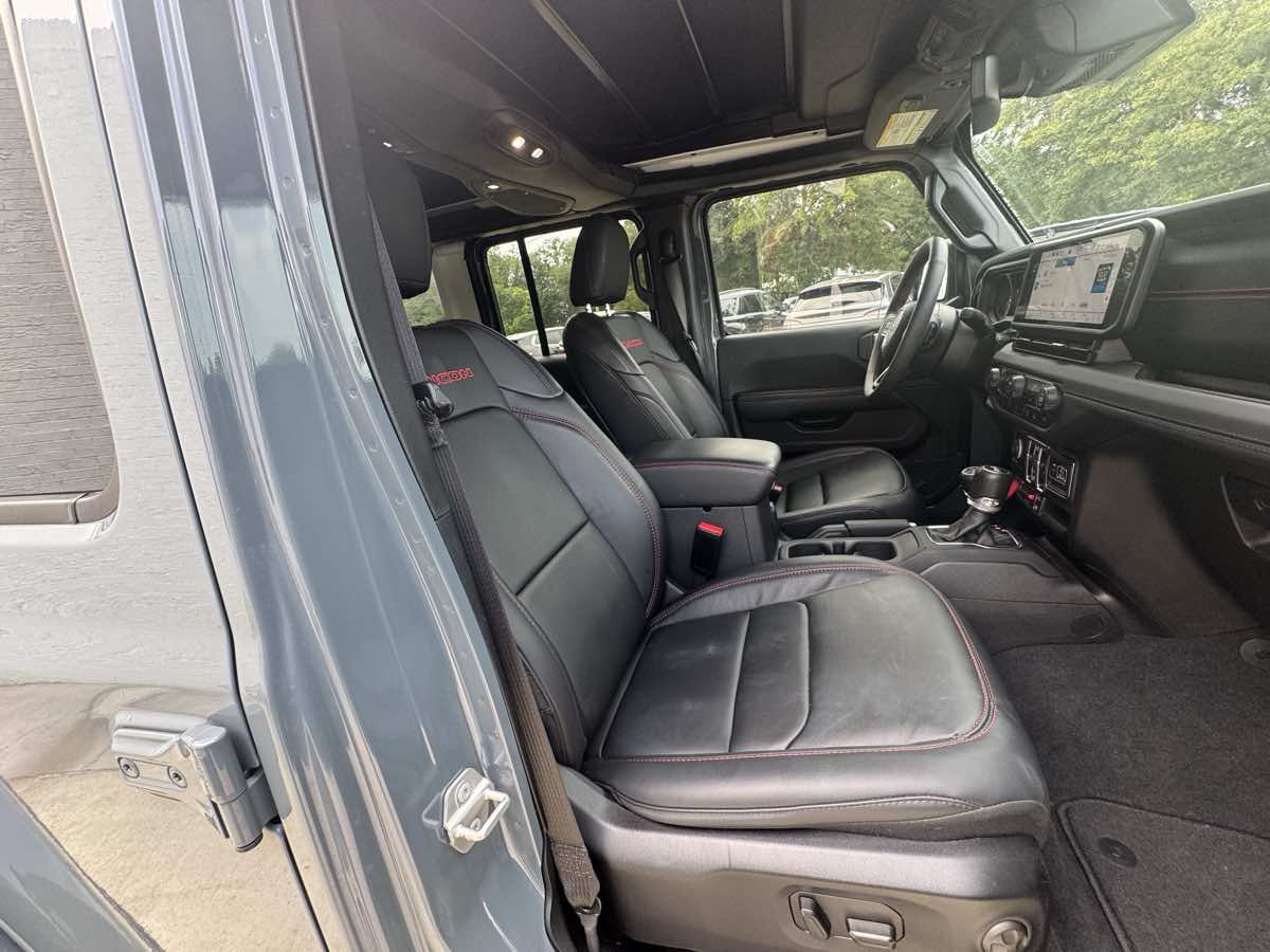 Used 2024 Jeep Wrangler Unlimited Rubicon AWD/4WD image 9