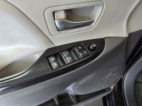 Used 2015 Toyota Sienna LE FWD image 19