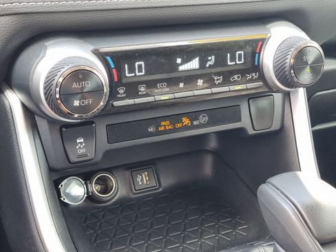 Used 2024 Toyota RAV4 LE AWD/4WD image 30