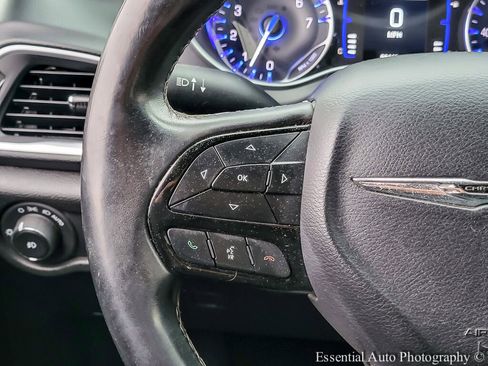 Used 2018 Chrysler Pacifica Touring Plus image 19