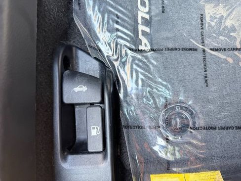 Used 2025 Toyota Corolla LE FWD image 26