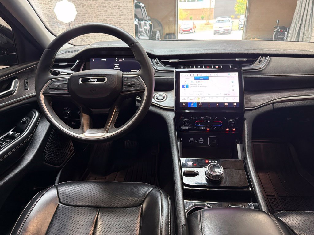 Used 2023 Jeep Grand Cherokee L Limited w/ Luxury Tech Group II AWD/4WD image 16