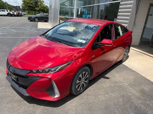 Used 2020 Toyota Prius Prime LE FWD image 2