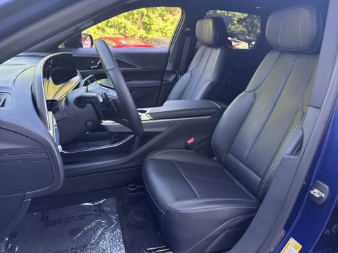Used 2024 Cadillac Lyriq Sport RWD image 7