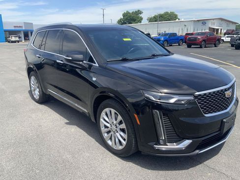 Used 2021 Cadillac XT6 Premium Luxury AWD/4WD image 2