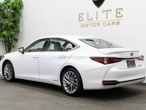 Used 2019 Lexus ES 300h FWD image 3